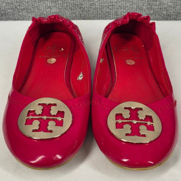 TORY BURCH RED PATENT LEATHER BALLET FLATS – SIZE 7 – GOLD EMBLEM – STYLE N3018 - Picture 3 of 10
